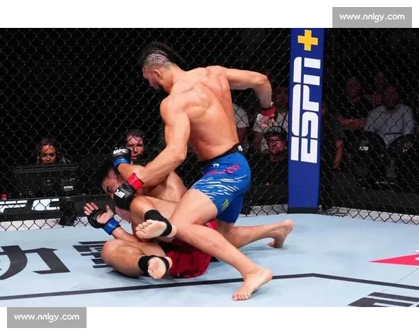 肘击定音！琼斯 UFC 巴黎赛 TKO 奥基延续连胜